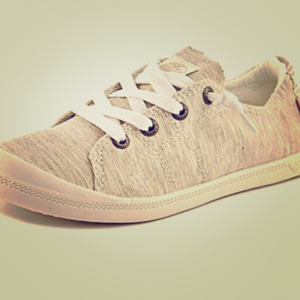 tan lace up sneakers 👟